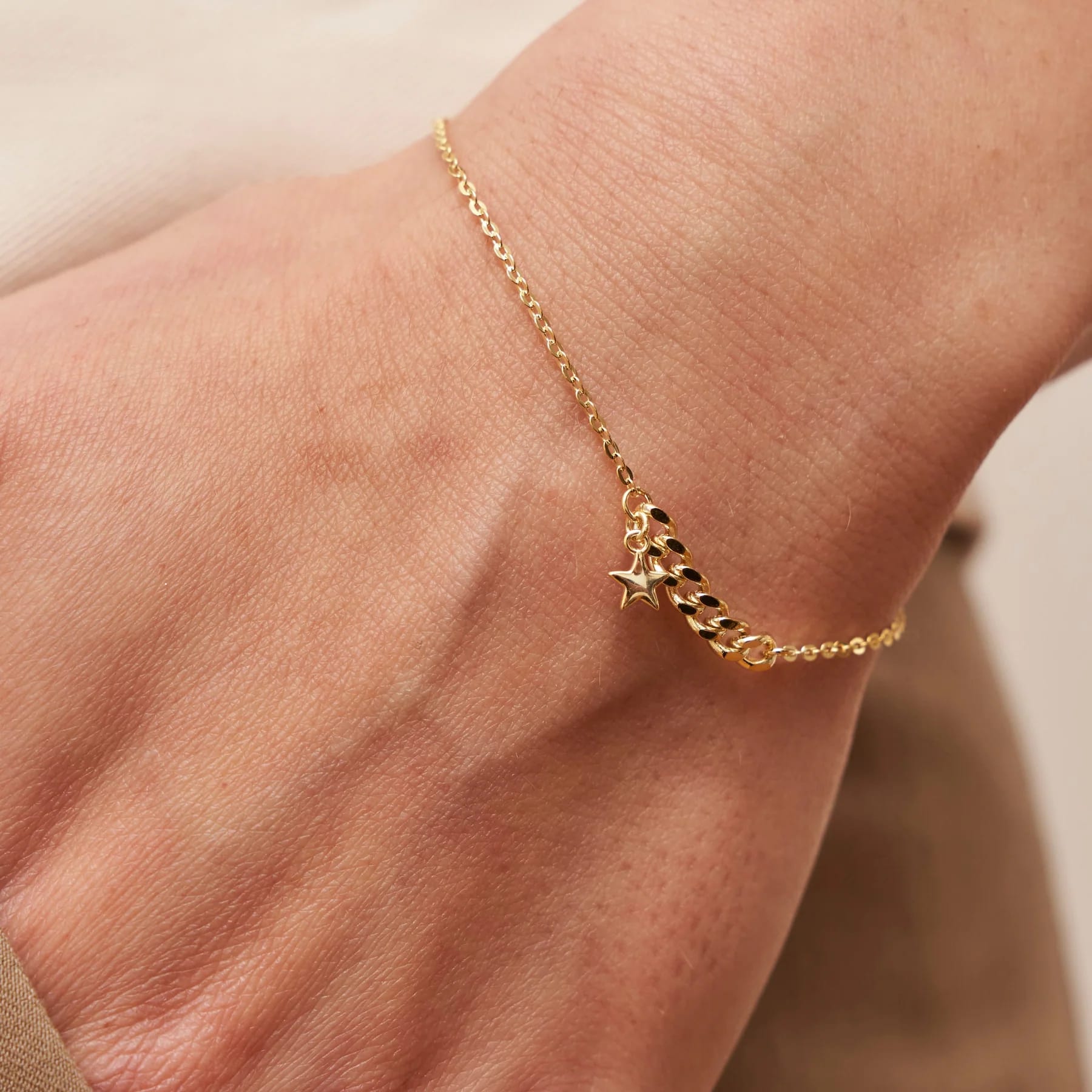 Bestellen Sie Ihr PITANI®️ Personalisierte Armbänder jetzt auf Rechnung