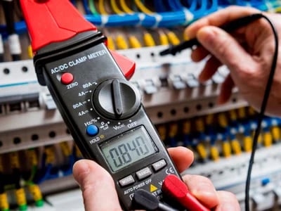 Warum die Prüfung ortsfester elektrischer Anlagen bereits bei der Planung berücksichtigt werden sollte